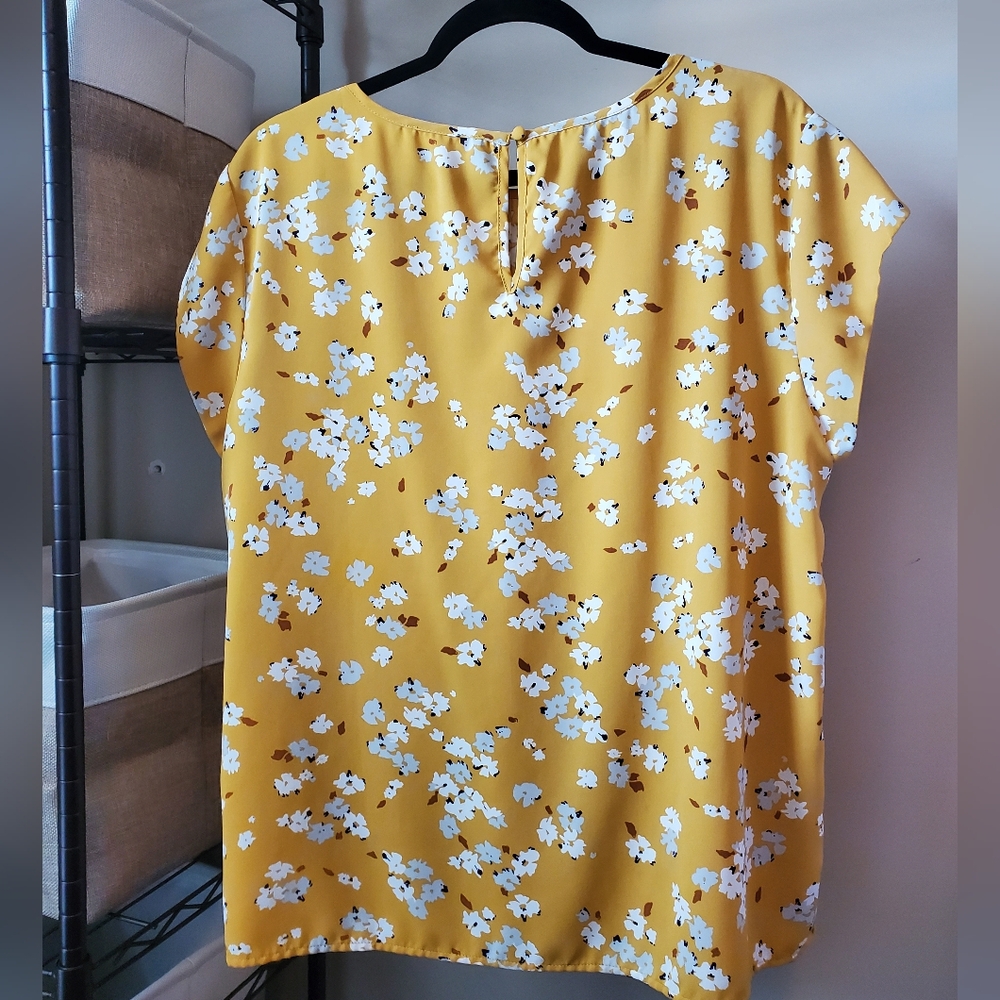 Spring Top - Picture 3 of 3